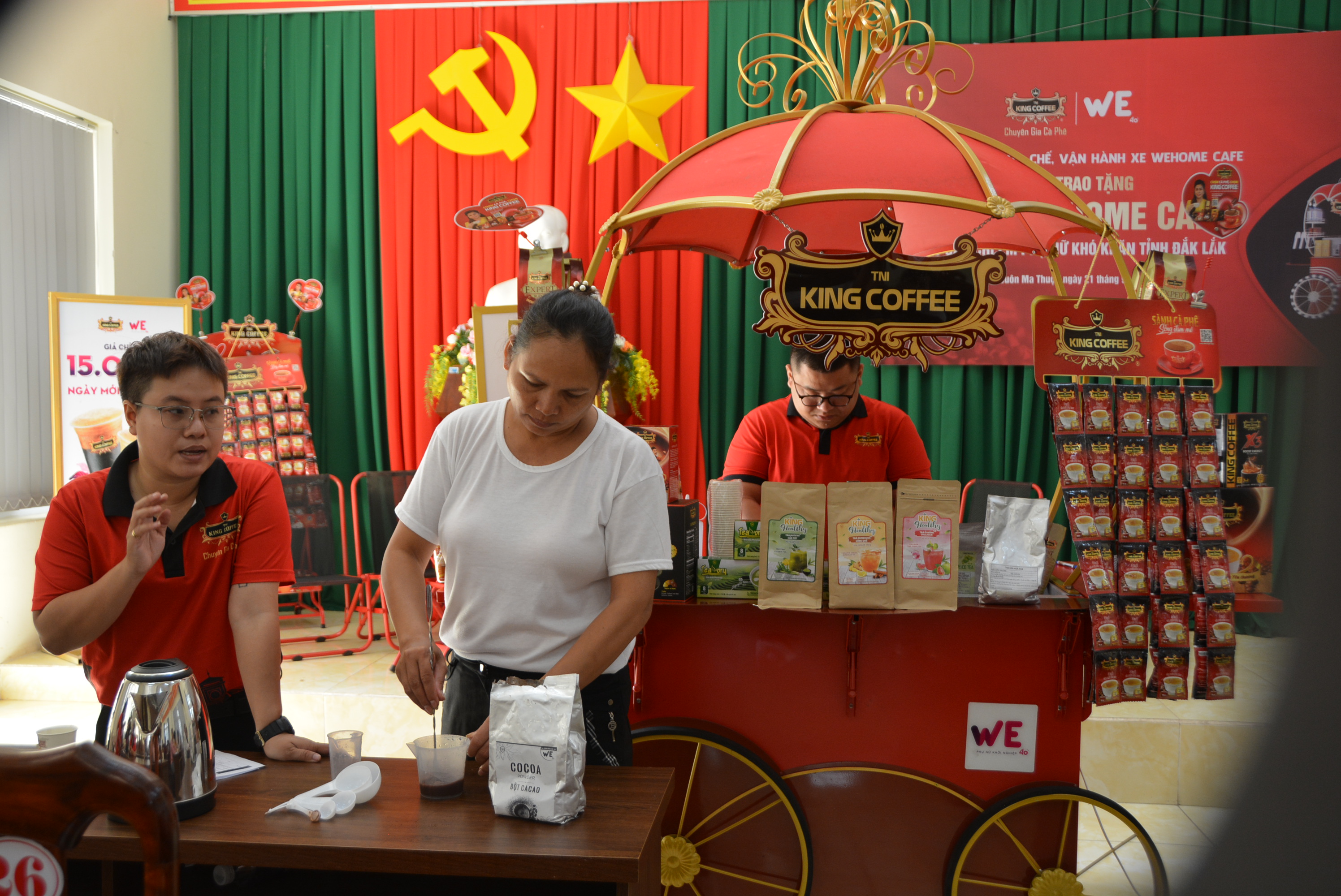 Công ty TNI King Coffee khởi động chương trình trao tặng 150 mô hình kinh doanh WeHome Café cho chị em phụ nữ tại tỉnh Đắk Lắk